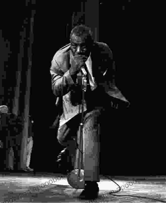 Howlin' Wolf Playing The Harmonica Chicago Blues (Images Of America)