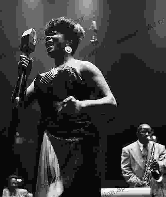 Koko Taylor Singing On Stage Chicago Blues (Images Of America)